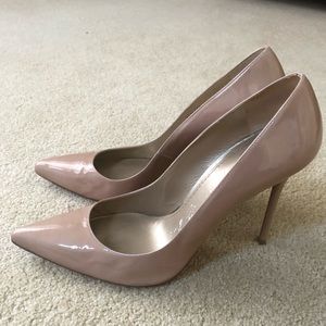 Stuart Weitzman Noveau nude patent pumps